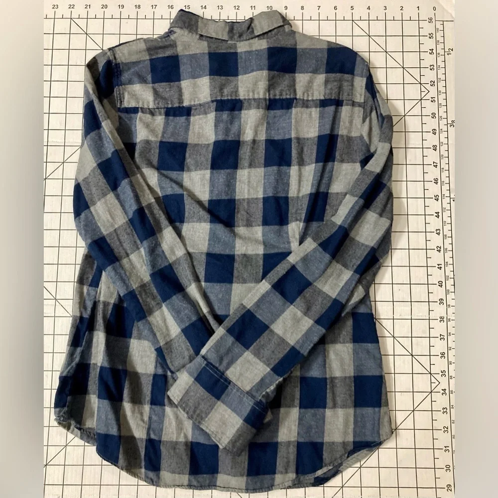 J. Crew Women’s Size Small Blue/Grey‎ Button Down “The Perfect Shirt”